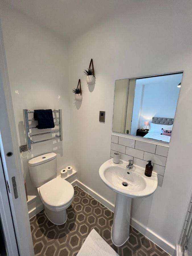 Modern 2 Bedroom Apt Sleeps 6 - Near Gloucester Exterior foto
